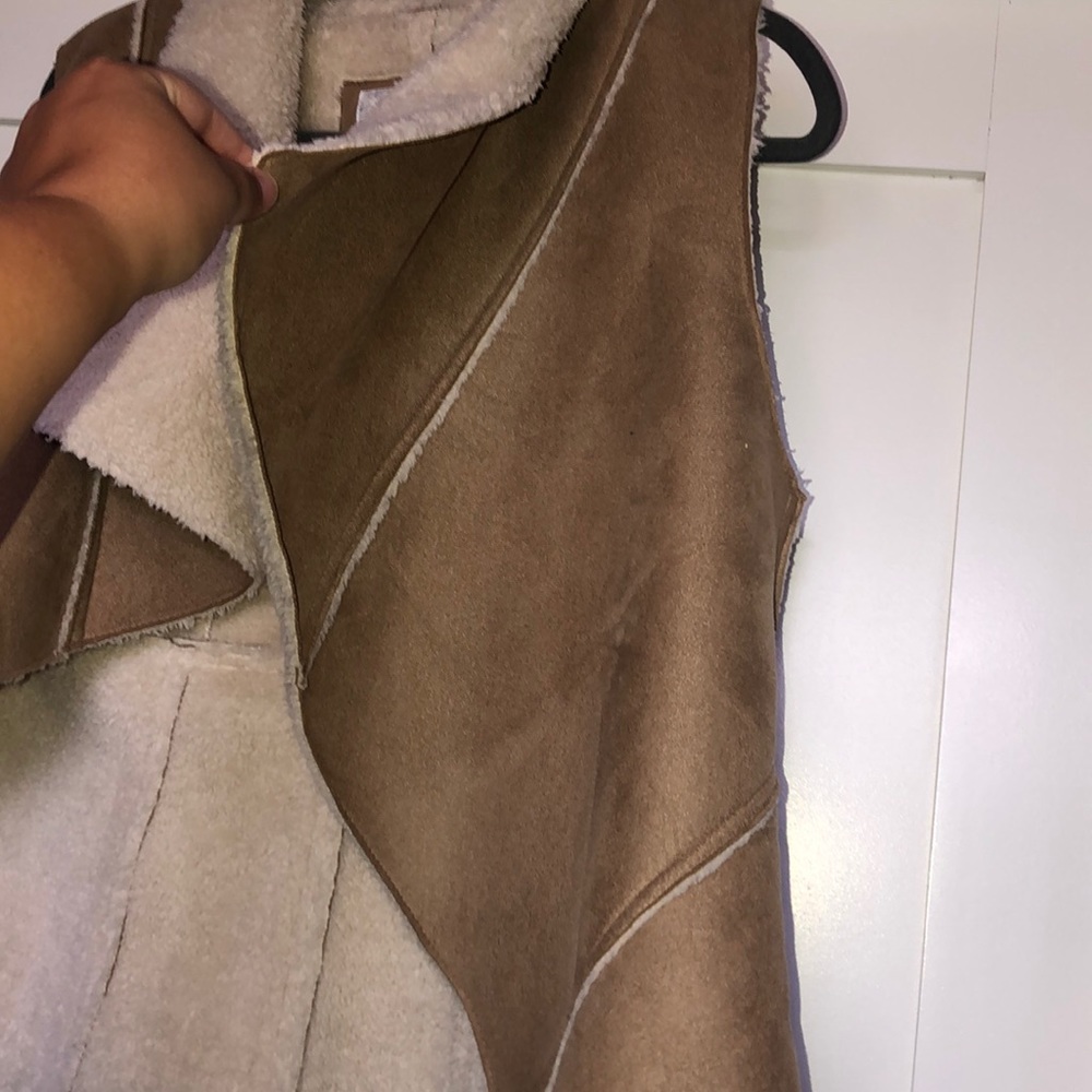 Tan vest - Picture 2 of 7